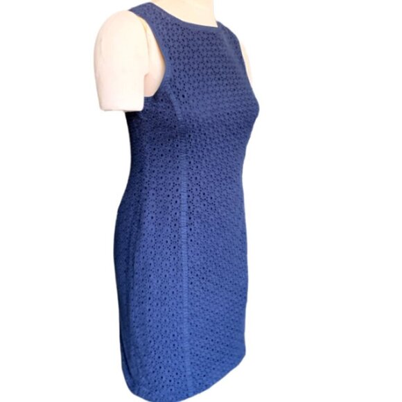 Talbots Seth Dress Eyelet Overlay Sleeveless Sheath Dress Sz 6P Navy Blue 32G - Picture 2 of 6